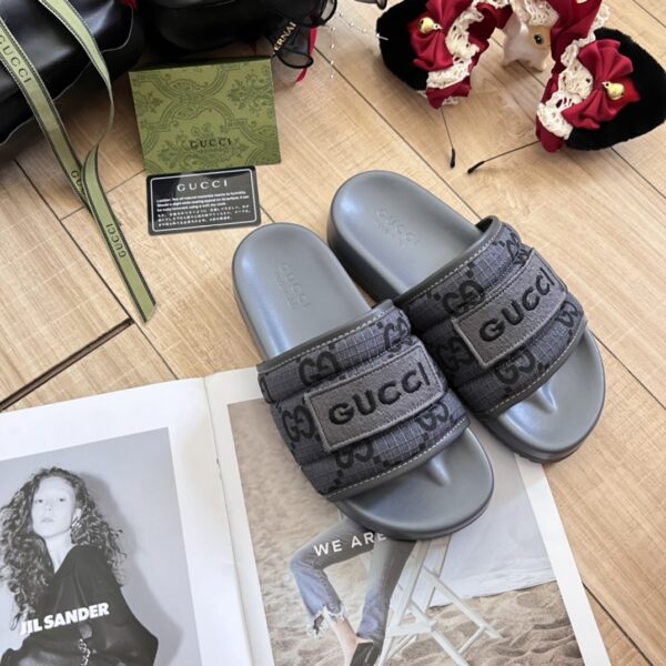 GUCCI GG HORIZONTAL STRAP SANDALS WITH TAG IN GREY - Image 2