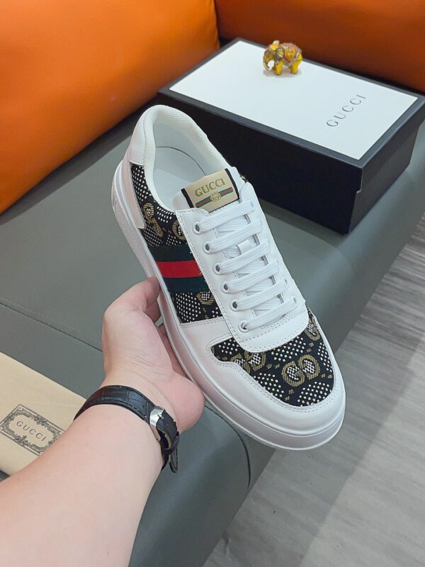 GUCCI SCREENER GG HIGH TOP SNEAKER IN WHITE AND BLACK - Image 2