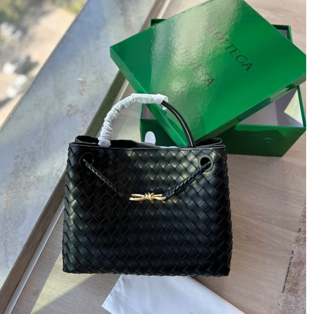 BOTTEGA VENETA SMALL ANDIAMO GOLD FINISH BLACK 25CM 766014VCPP11139 - Image 2