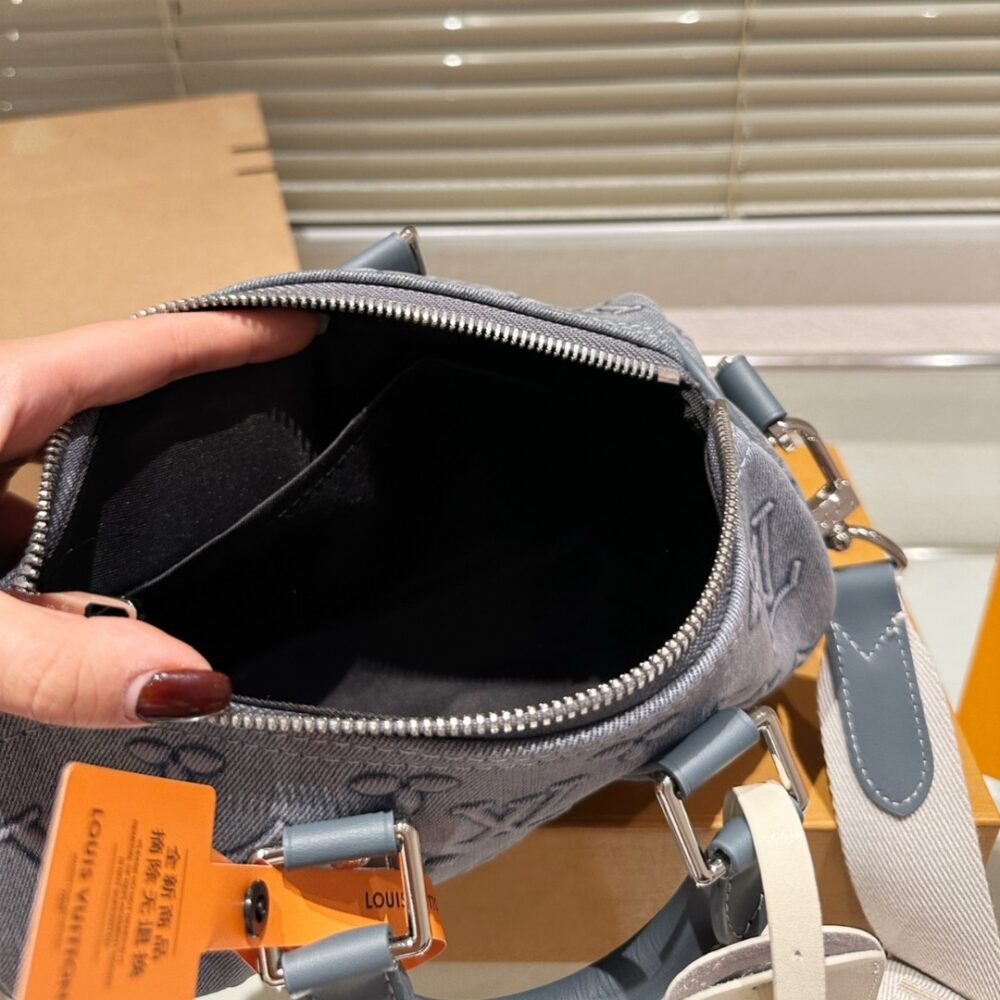 LOUIS VUITTON KEEPALL BANDOULIÈRE 25 MONOGRAM WASHED DENIM CANVAS 24CM M22762 - Image 2