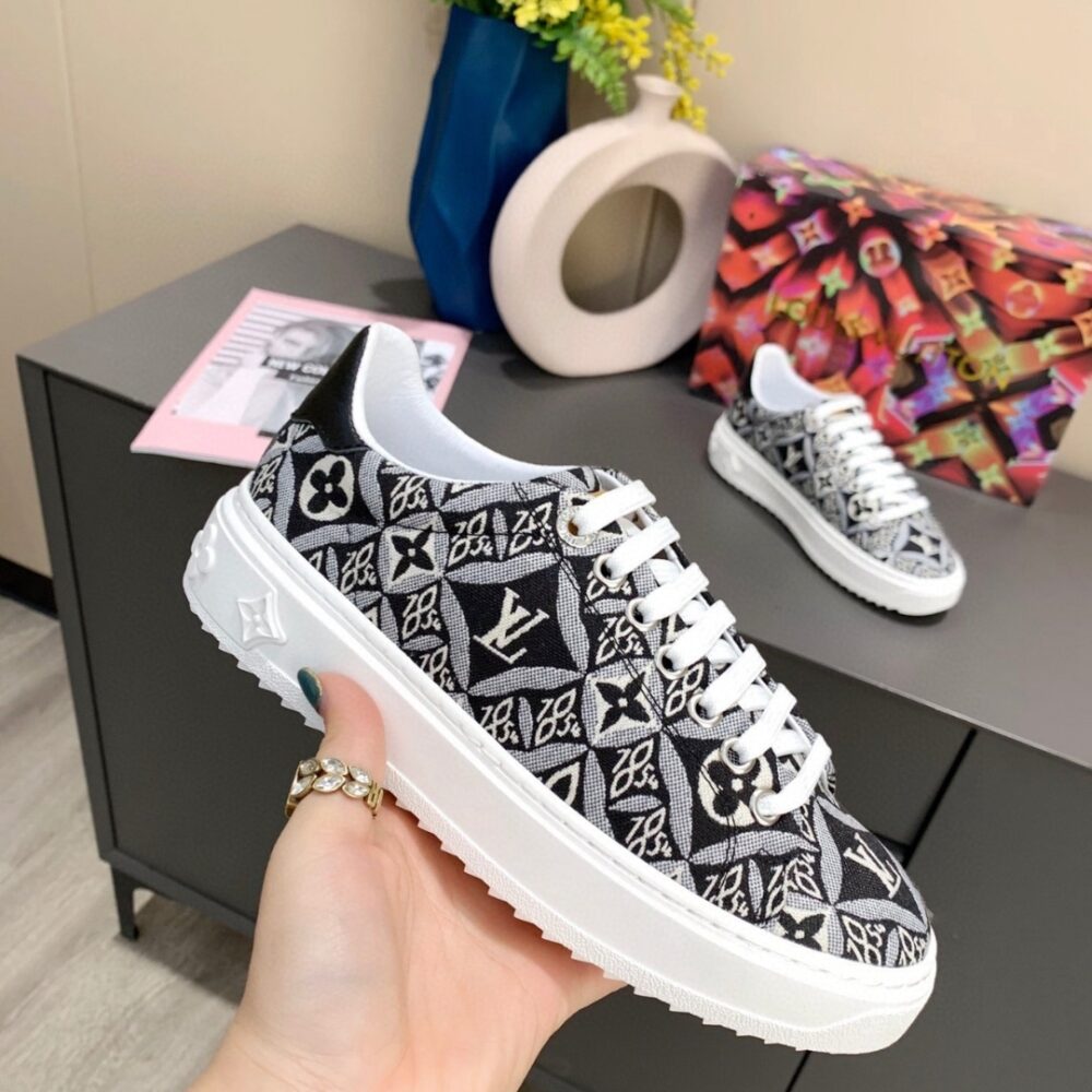 LOUIS VUITTON TIME OUT TRAINERS GREY 1A9FNI - Image 4