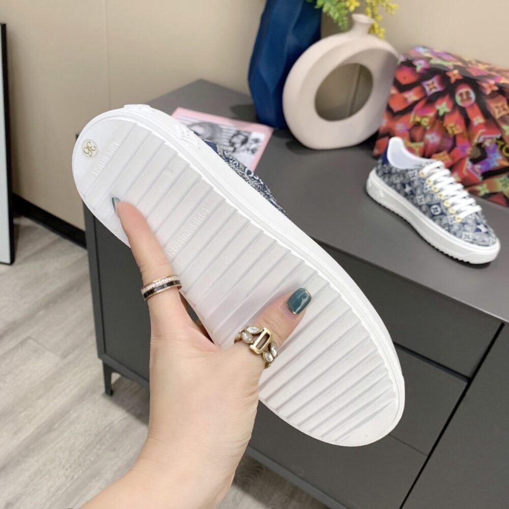LOUIS VUITTON TIME OUT TRAINERS GREY 1A9FNI - Image 5