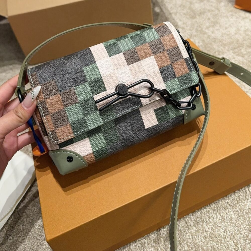 LOUIS VUITTON STEAMER WEARABLE WALLET DAMIER GREEN 17CM M83172 - Image 6