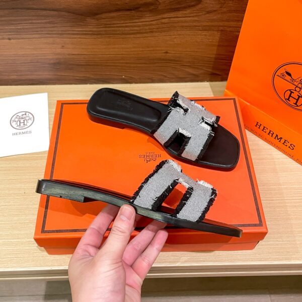 HERMES ORAN SANDAL BLACK H231095Z PN360 - Image 6
