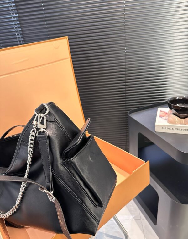 LOUIS VUITTON CARRYALL CARGO PM BAG BLACK 33CM M24861 - Image 4
