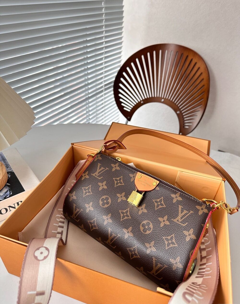 LOUIS VUITTON POCHETTE TIRETTE MONOGRAM CANVAS 23CM M47123 - Image 3