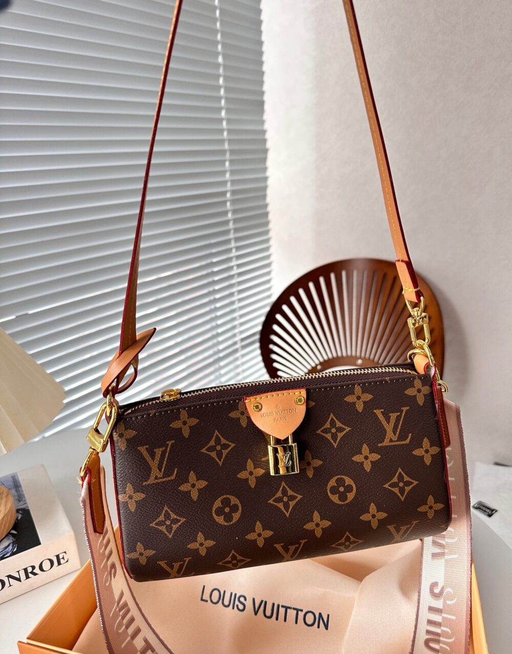 LOUIS VUITTON POCHETTE TIRETTE MONOGRAM CANVAS 23CM M47123 - Image 4