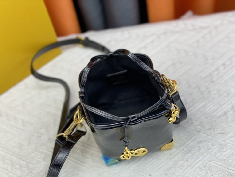 LOUIS VUITTON NÉO PURSE LV CHARMS BLACK 15CM M82886 - Image 10