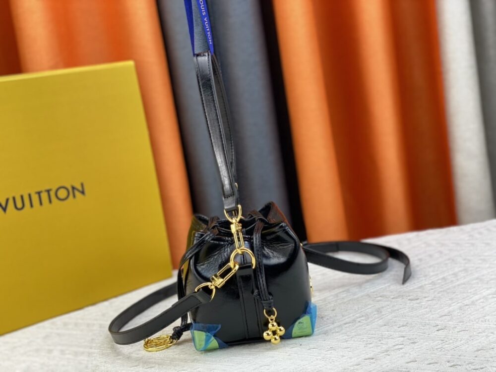 LOUIS VUITTON NÉO PURSE LV CHARMS BLACK 15CM M82886 - Image 4
