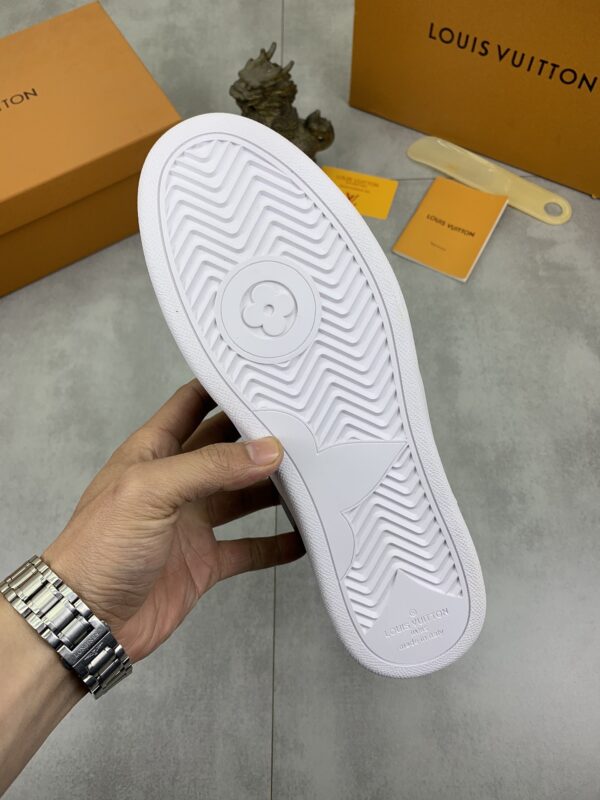 LOUIS VUITTON SNEAKER CALFSKIN MONOGRAM PATTERN IN BROWN - Image 8