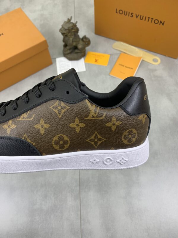 LOUIS VUITTON SNEAKER CALFSKIN MONOGRAM PATTERN IN BROWN - Image 6
