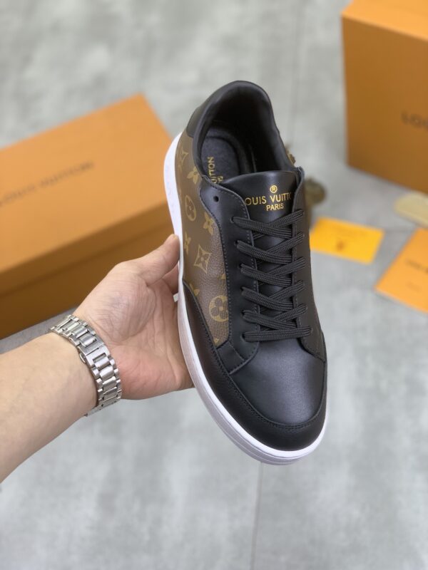 LOUIS VUITTON SNEAKER CALFSKIN MONOGRAM PATTERN IN BROWN - Image 2