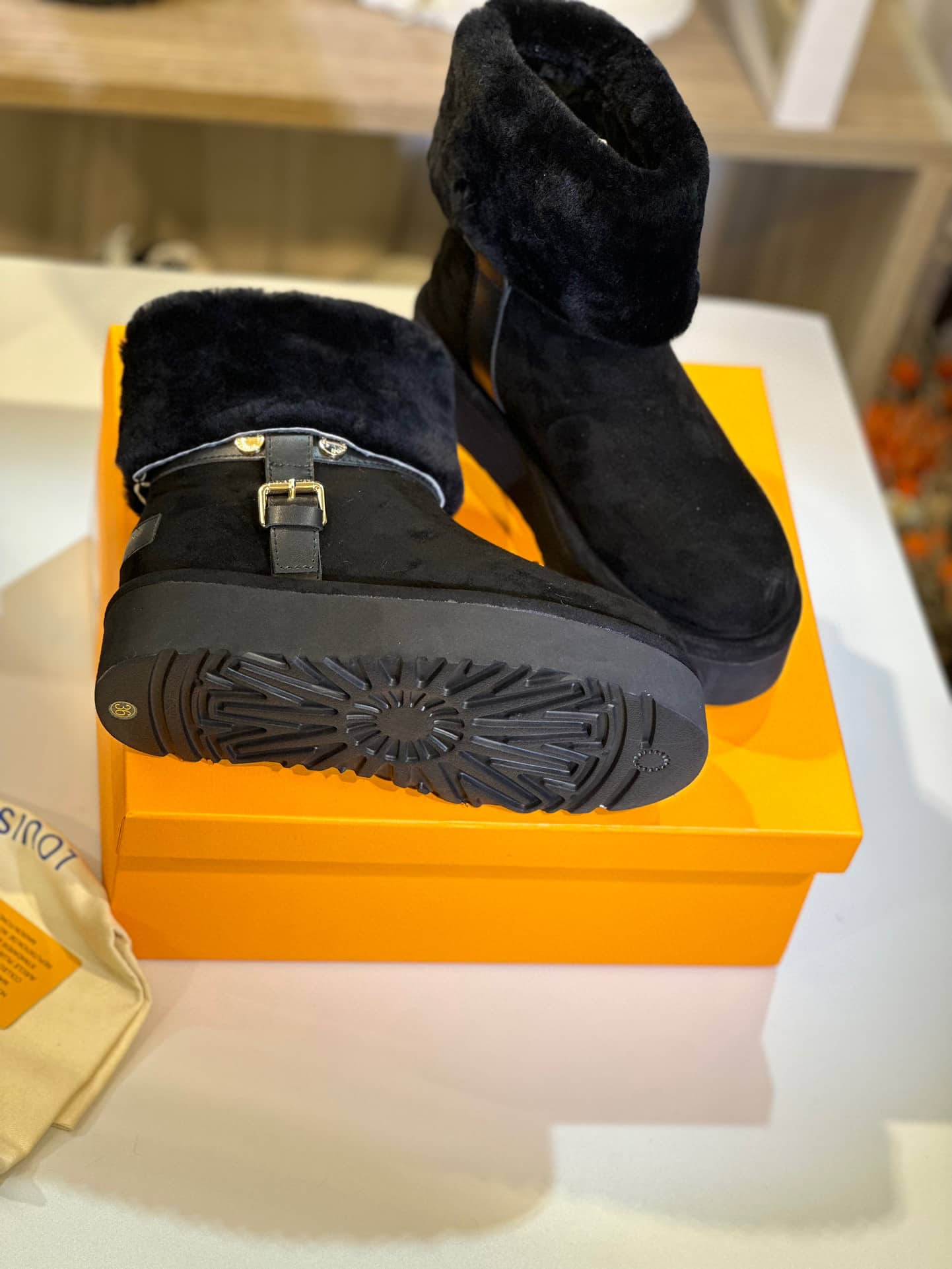 LOUIS VUITTON ASPEN PLATFORM ANKLE BOOT BLACK 1AC78K - Image 2