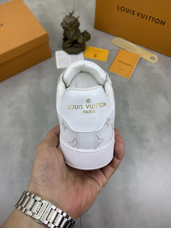 LOUIS VUITTON SNEAKER CALFSKIN MONOGRAM PATTERN IN WHITE - Image 6
