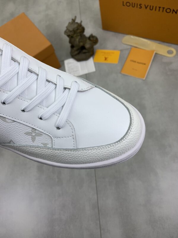LOUIS VUITTON SNEAKER CALFSKIN MONOGRAM PATTERN IN WHITE - Image 4