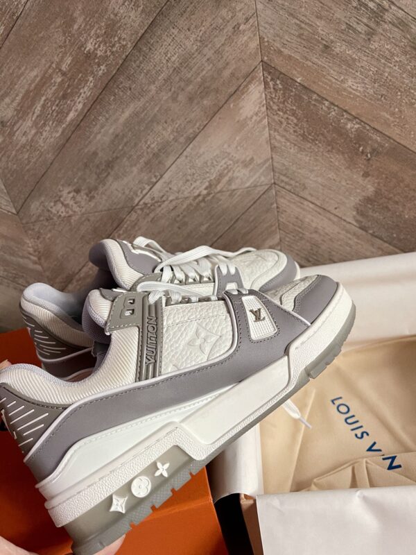 LOUIS VUITTON LV TRAINER SNEAKER GREY WHITE 1A8KBA - Image 8