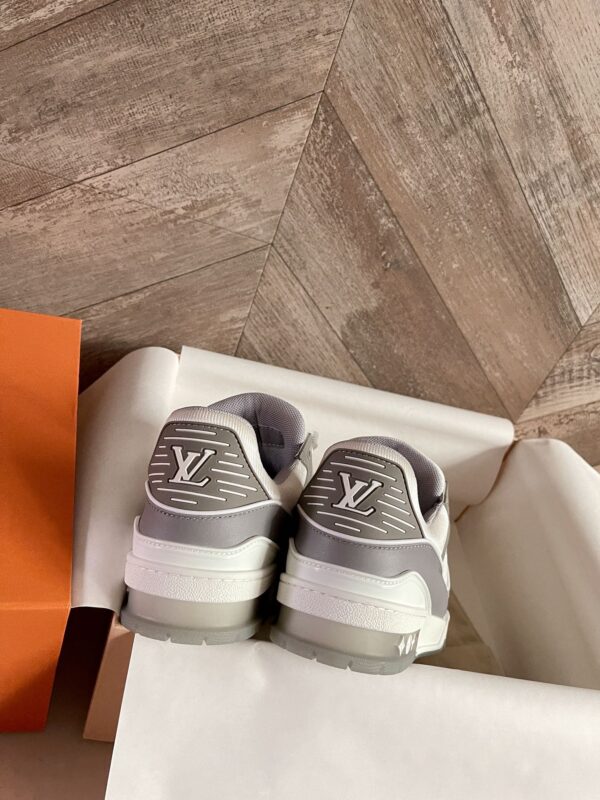 LOUIS VUITTON LV TRAINER SNEAKER GREY WHITE 1A8KBA - Image 7
