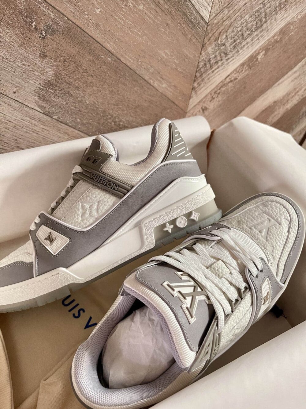LOUIS VUITTON LV TRAINER SNEAKER GREY WHITE 1A8KBA - Image 3
