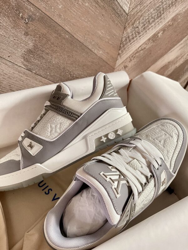LOUIS VUITTON LV TRAINER SNEAKER GREY WHITE 1A8KBA - Image 2