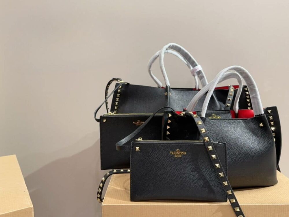 VALENTINO GARAVANI ROCKSTUD LEATHER TOTE BLACK 36CM - Image 2