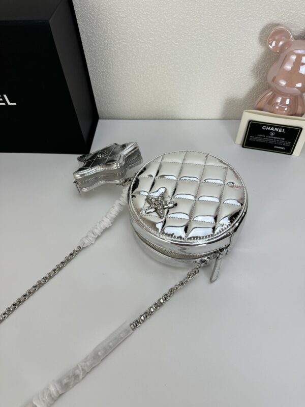 CHANEL ROUND WITH CHARM AND STAR COIN PURSE METALLIC SILVER 15CM - Image 3