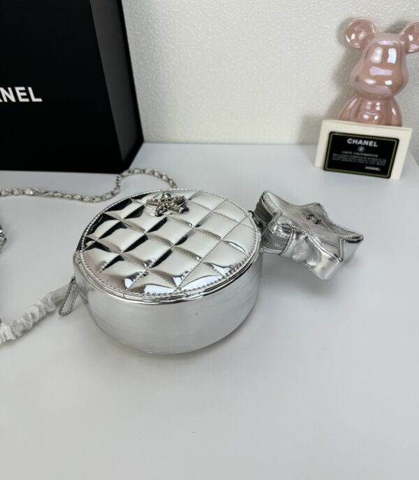 CHANEL ROUND WITH CHARM AND STAR COIN PURSE METALLIC SILVER 15CM - Image 4