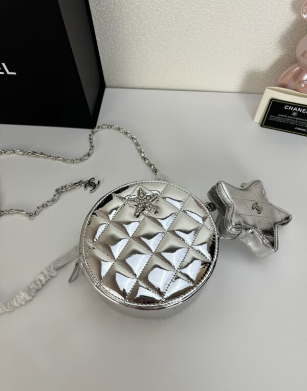 CHANEL ROUND WITH CHARM AND STAR COIN PURSE METALLIC SILVER 15CM - Image 5