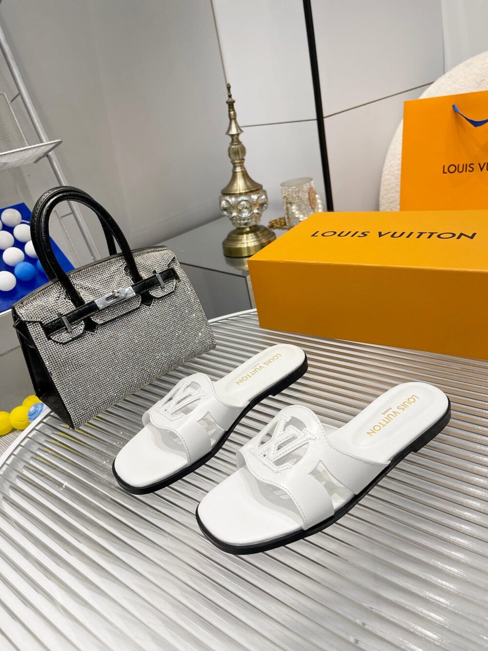 LOUIS VUITTON LV ISOLA FLAT MULE WHITE 1ABOZK - Image 6