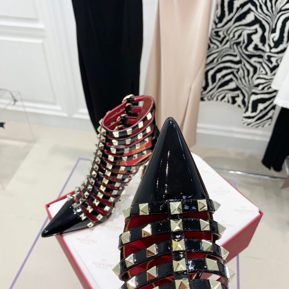 VALENTINO GARAVANI ROCKSTUD ALCOVE PUMPS BLACK - Image 4