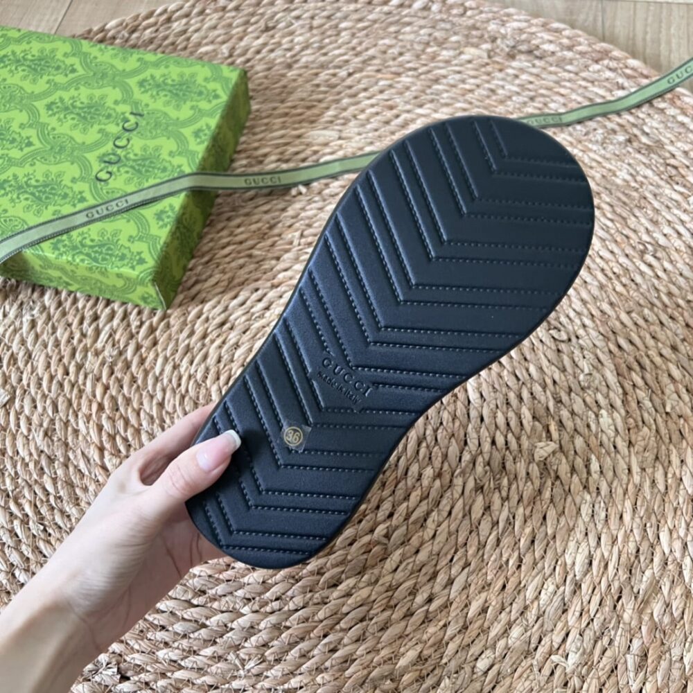 GUCCI TARIFA RUBBER PLATFORM FLIP FLOPS BLACK - Image 4