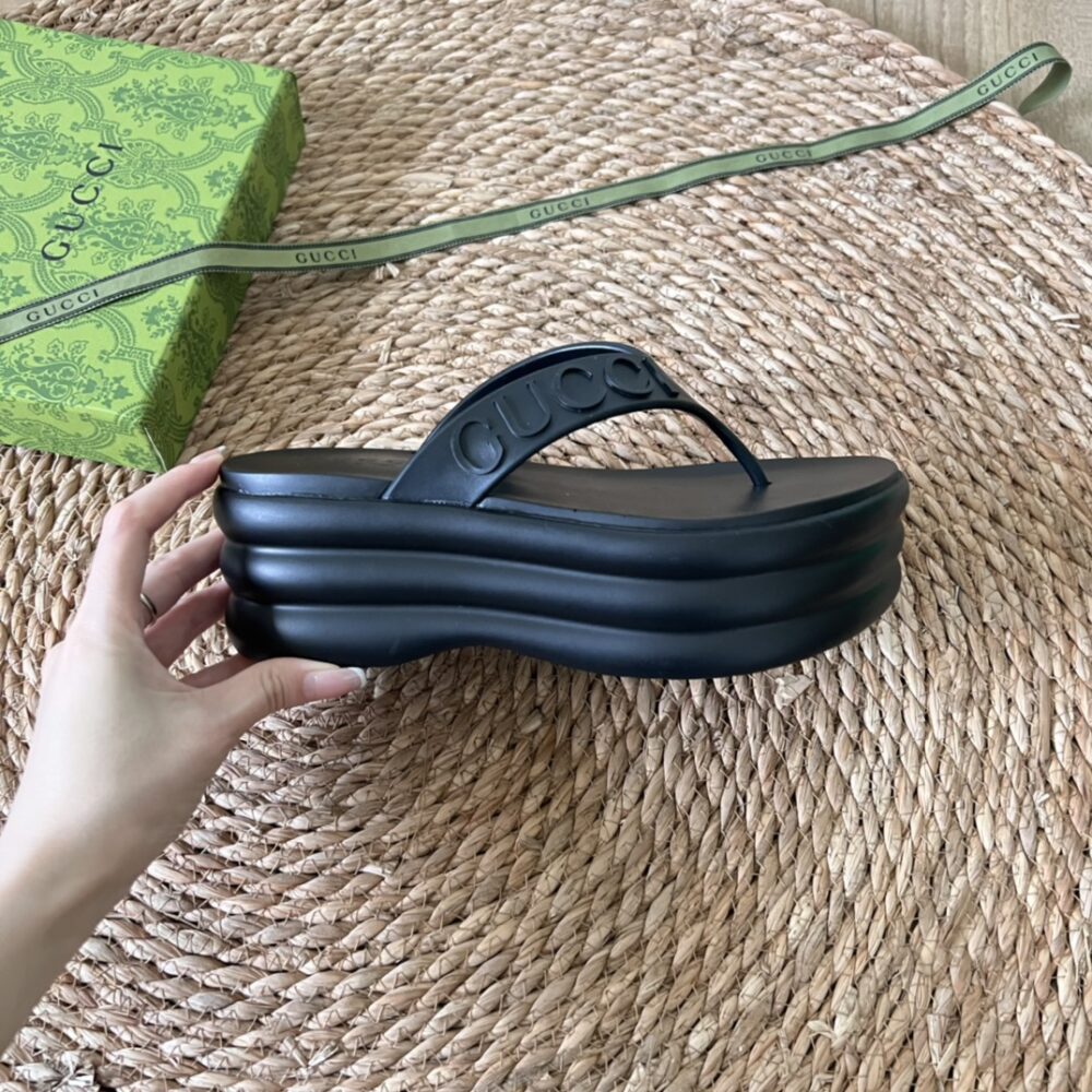 GUCCI TARIFA RUBBER PLATFORM FLIP FLOPS BLACK - Image 5
