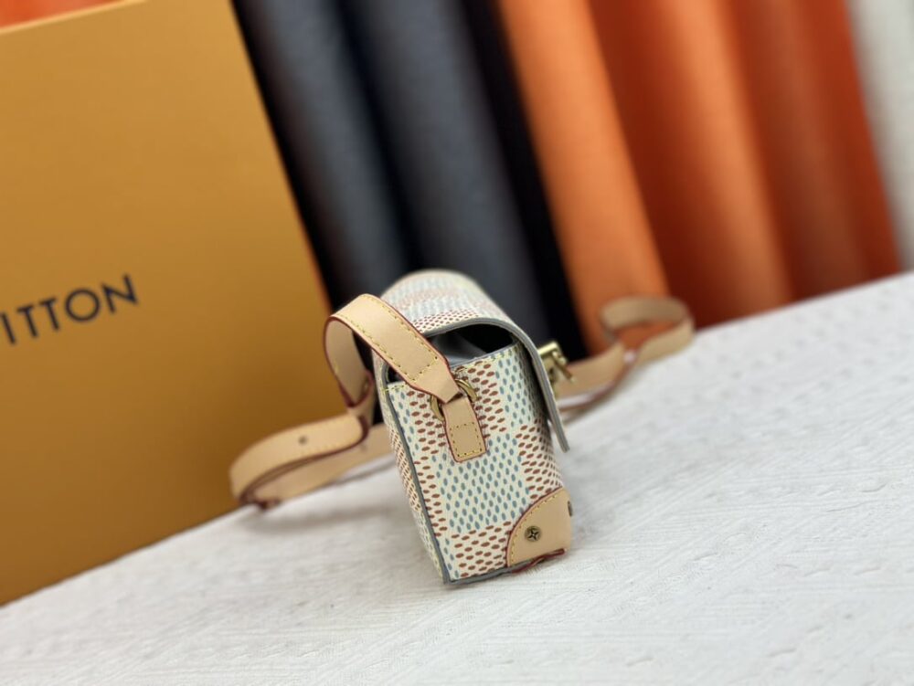 LOUIS VUITTON STEAMER WEARABLE WALLET WHITE 18CM N40674 - Image 4