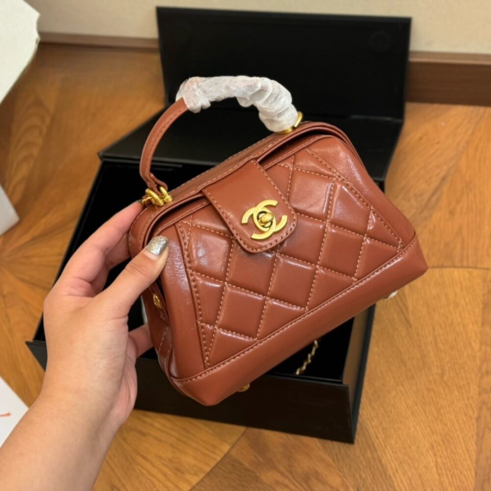 CHANEL MINI BAG WITH TOP HANDLE SHINY AND GOLD TONE METAL BROWN 19CM AS4958 B16872 NY562 - Image 2