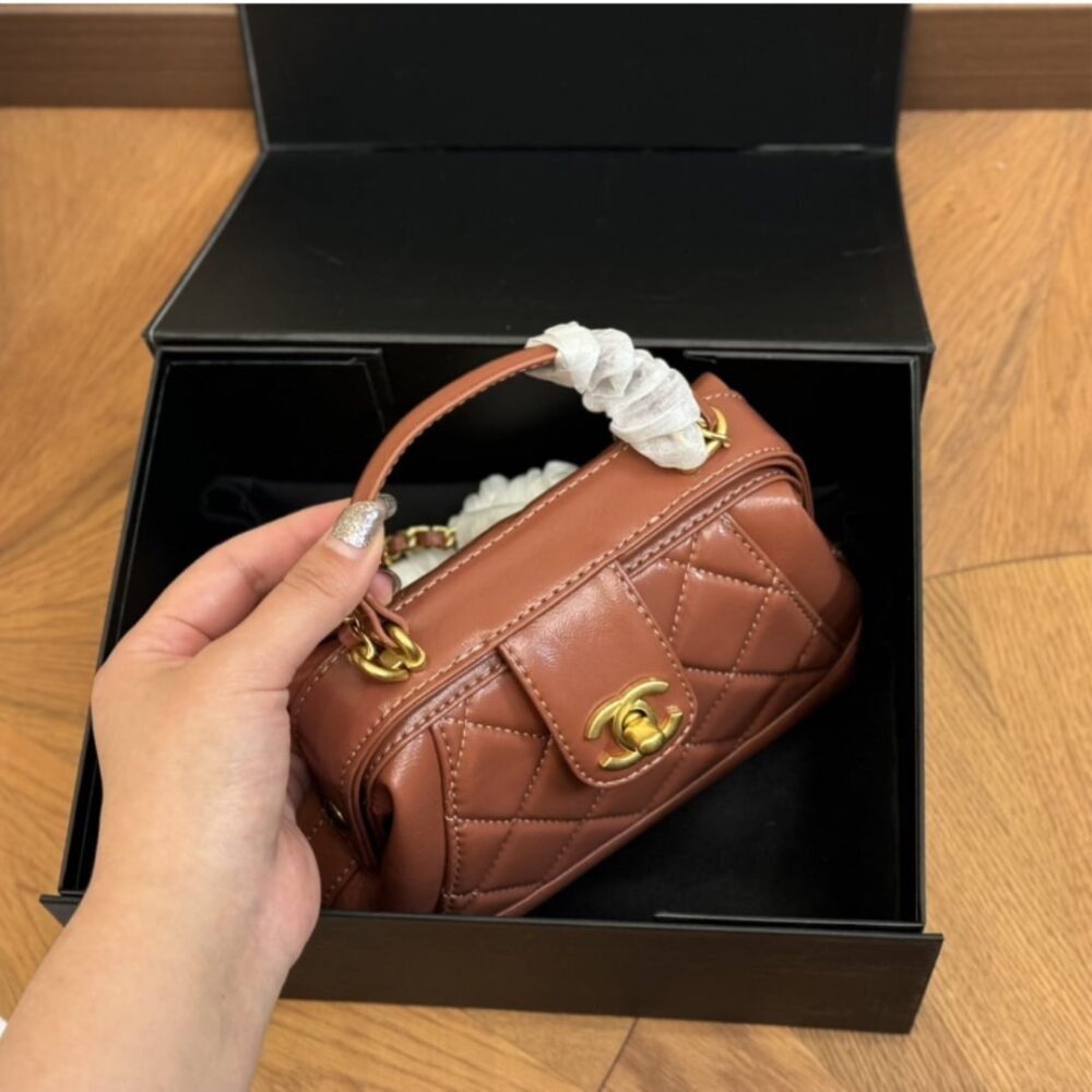 CHANEL MINI BAG WITH TOP HANDLE SHINY AND GOLD TONE METAL BROWN 19CM AS4958 B16872 NY562 - Image 4