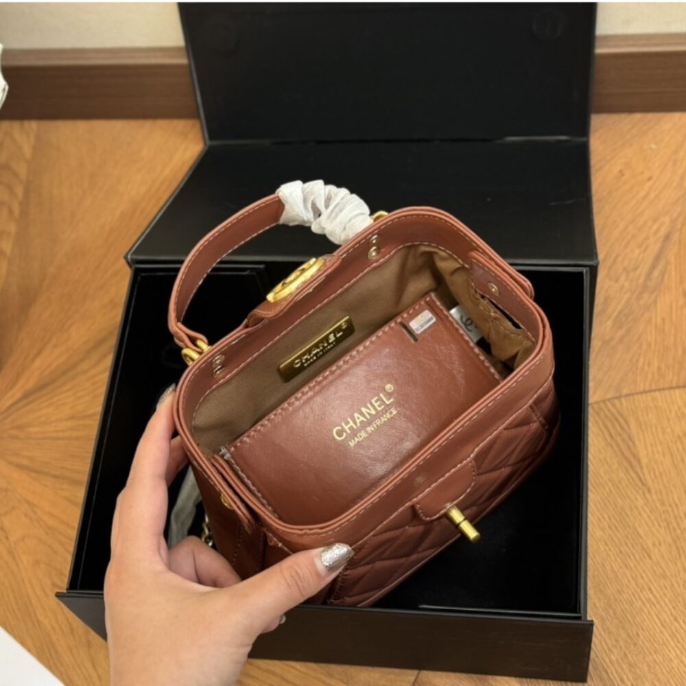 CHANEL MINI BAG WITH TOP HANDLE SHINY AND GOLD TONE METAL BROWN 19CM AS4958 B16872 NY562 - Image 8