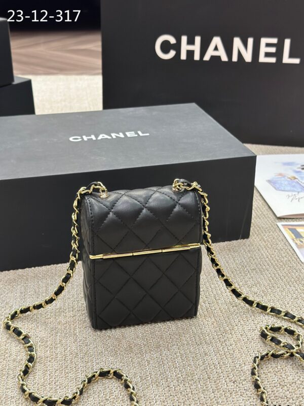 CHANEL SMALL BOX WITH CHAIN GOLD HARDWARE BLACK 13CM - Image 4