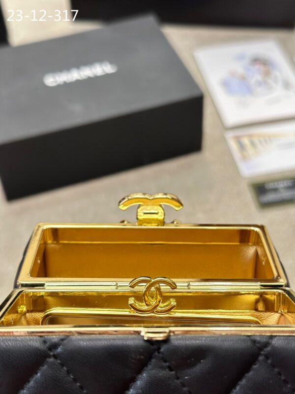 CHANEL SMALL BOX WITH CHAIN GOLD HARDWARE BLACK 13CM - Image 5