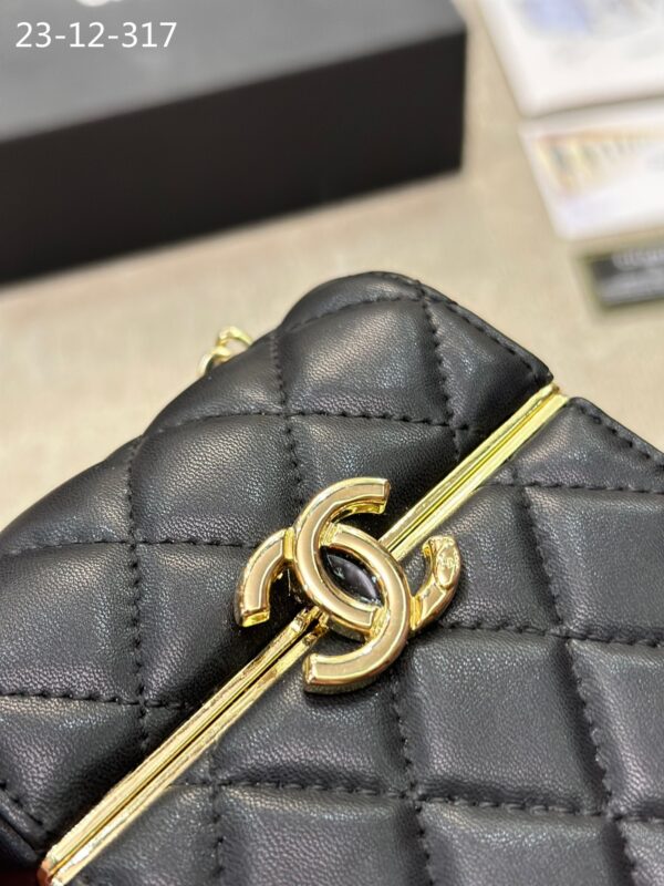 CHANEL SMALL BOX WITH CHAIN GOLD HARDWARE BLACK 13CM - Image 6