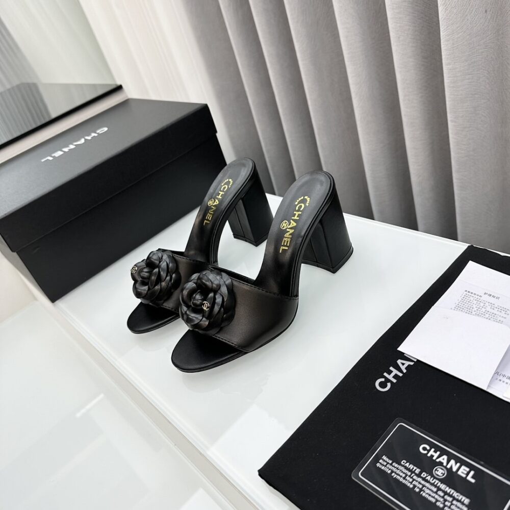 CHANEL CAMELLIA MEDIUM HEEL SLIPPERS BLACK - Image 2