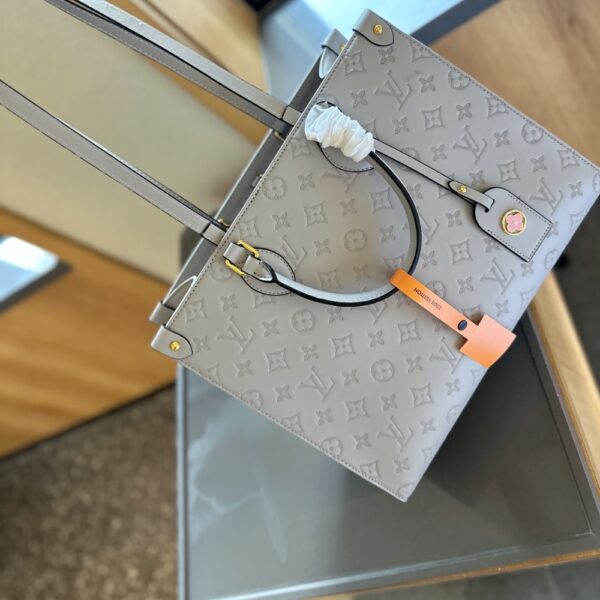 LOUIS VUITTON ON THE GO MM GREY 35CM - Image 4