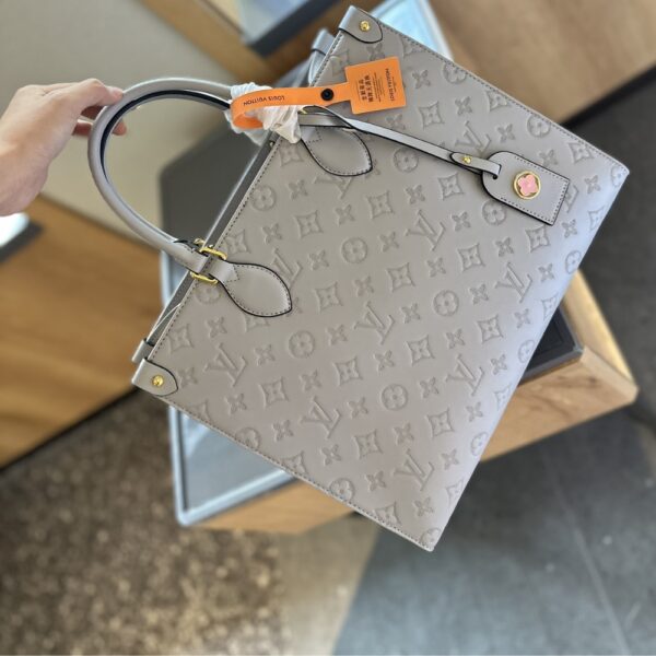 LOUIS VUITTON ON THE GO MM GREY 35CM - Image 5
