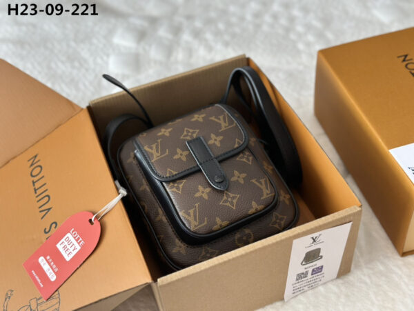 LOUIS VUITTON CHRISTOPHER WEARABLE WALLET MONOGRAM BROWN 18CM M69404 - Image 2