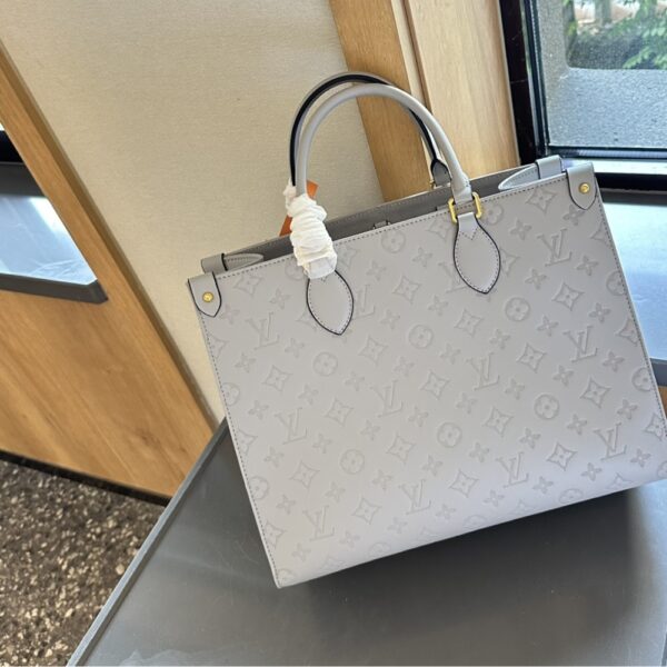 LOUIS VUITTON ON THE GO MM GREY 35CM - Image 6