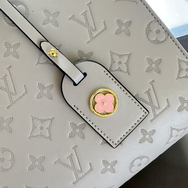 LOUIS VUITTON ON THE GO MM GREY 35CM - Image 7