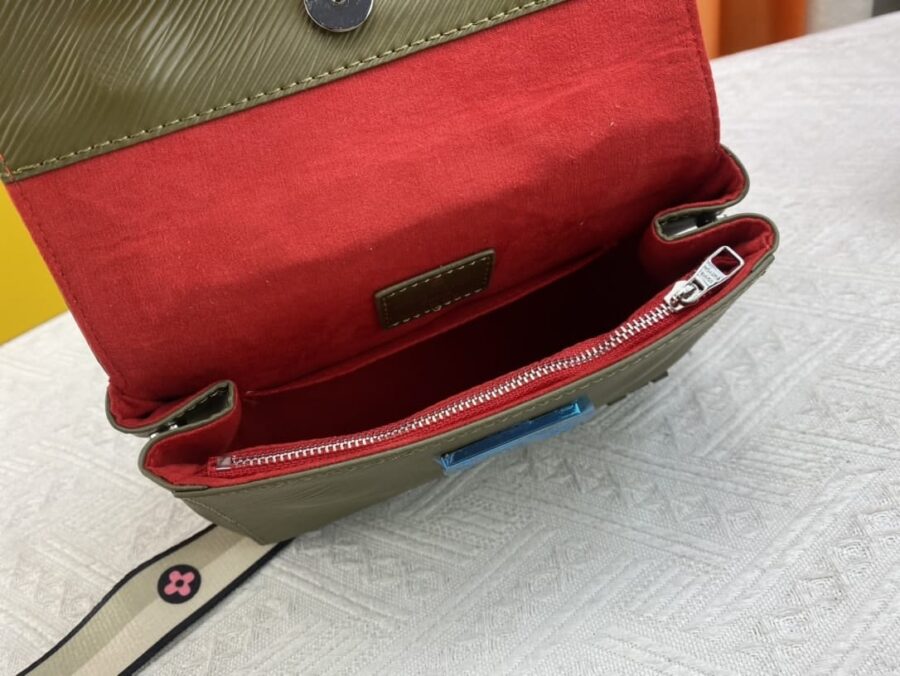 Alternative view of Louis Vuitton Cluny Mini Geen 22Cm