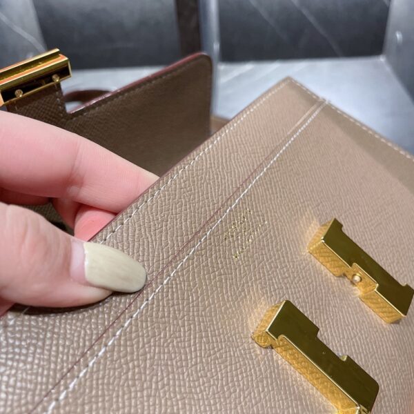 HERMÈS CONSTANCE TO GO EPSOM ETOUPE 21CM - Image 8