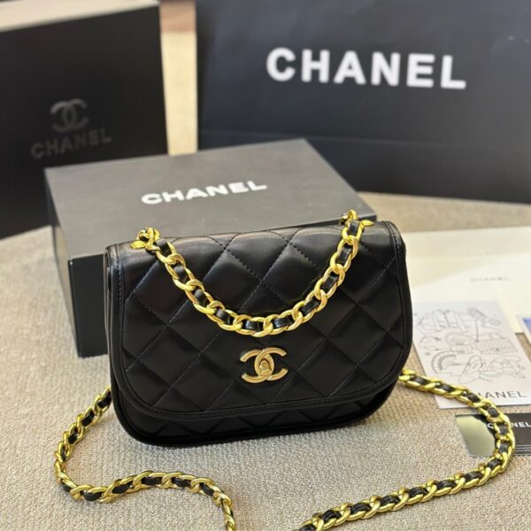 CHANEL CROSSBODY BAG LEATHER AND GOLD TONE METAL BLACK 23CM AS4845 B16235 94305 - Image 4