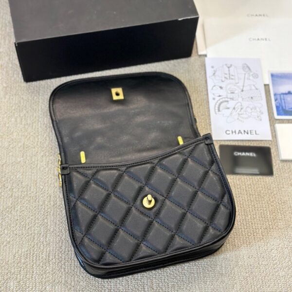 CHANEL CROSSBODY BAG LEATHER AND GOLD TONE METAL BLACK 23CM AS4845 B16235 94305 - Image 5
