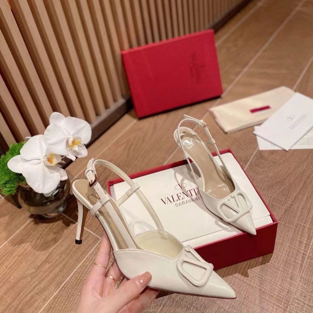 VALENTINO VLOGO SIGNATURE PATENT LEATHER SLINGBACK PUMP WHITE - Image 2