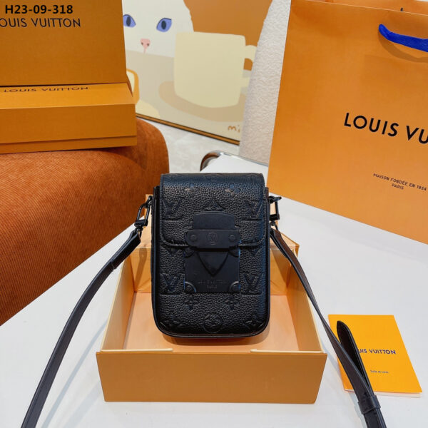LOUIS VUITTON S LOCK VERTICAL WEARABLE WALLET BLACK 19CM M81524 - Image 2